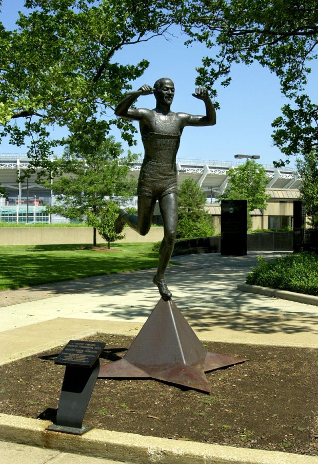 Owens Statue in Cleveland